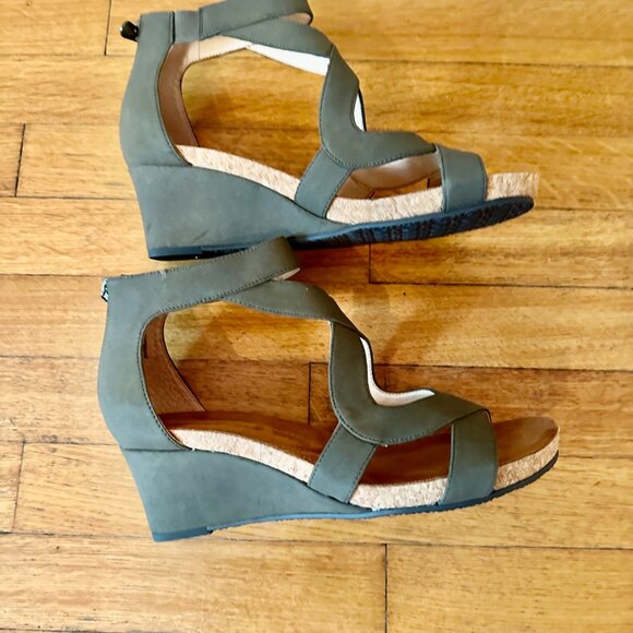 Adrienne Vittadini Olive Green Wedge Heel Sandals 10M New in Box - Picture 4 of 8